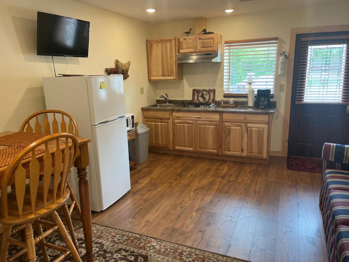 Creekside Downtown Vacation Suites, Only Adults 25 Or Older Buffalo Dış mekan fotoğraf