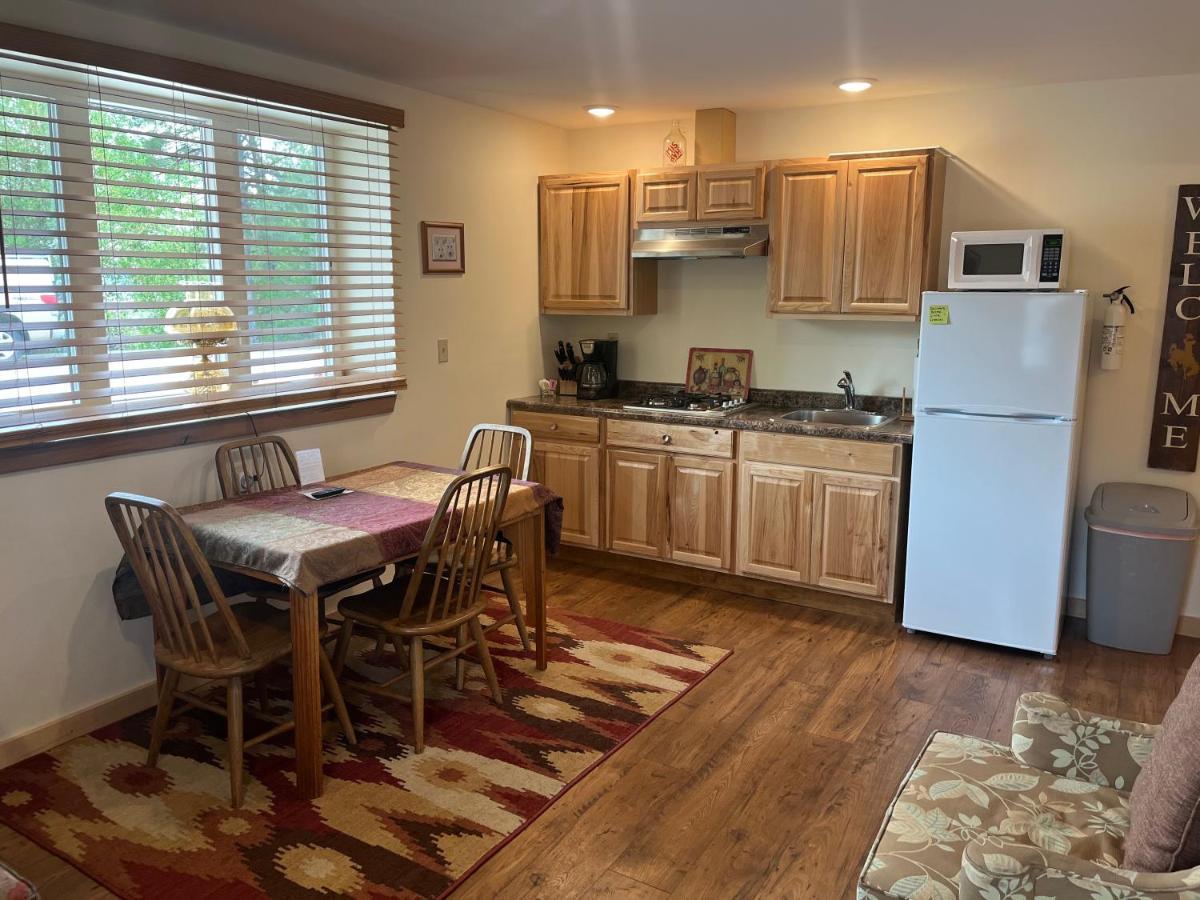 Creekside Downtown Vacation Suites, Only Adults 25 Or Older Buffalo Dış mekan fotoğraf